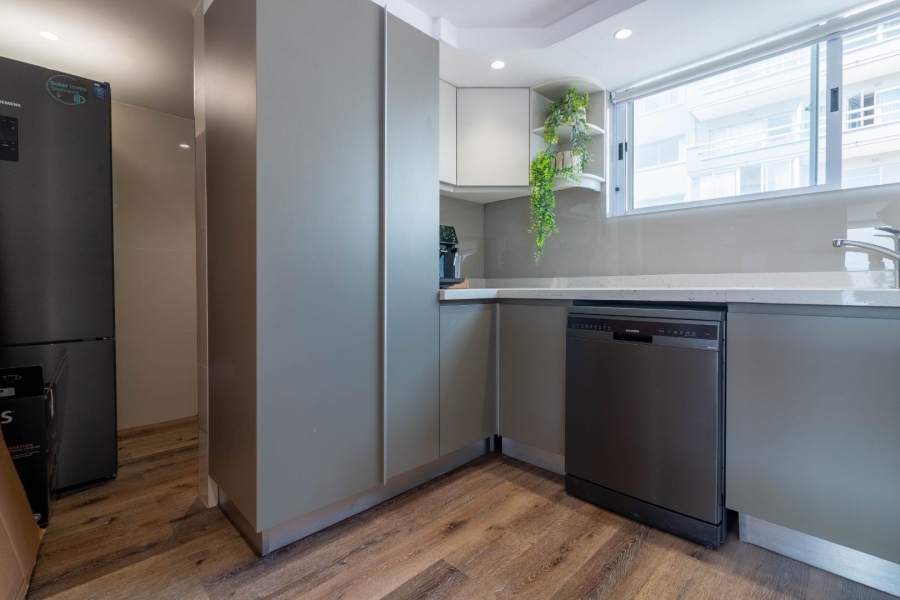 To Let 3 Bedroom Property for Rent in Sea Point Western Cape